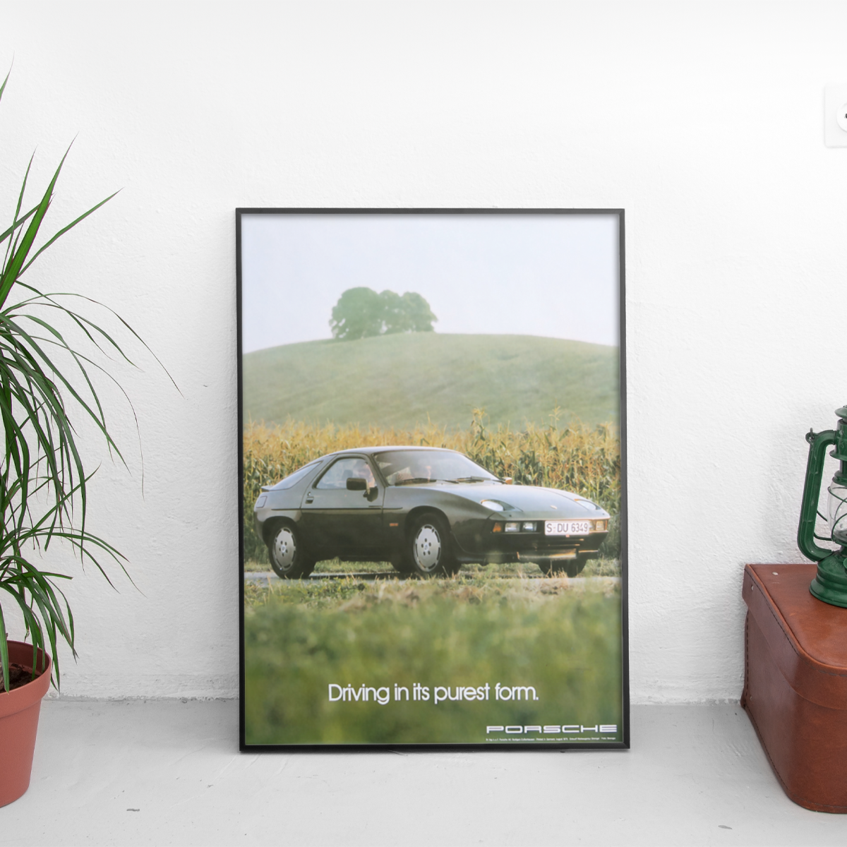 Porsche 928 - Purest Form '79 - framed wall mockup